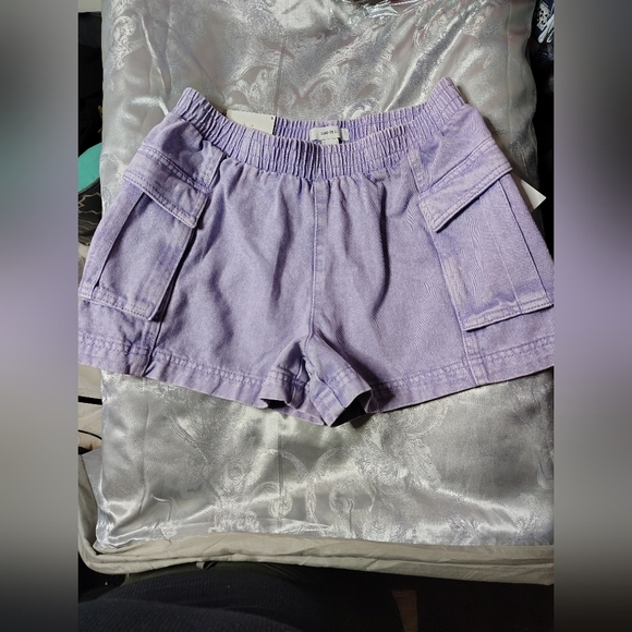 Forever 21 Purple Cargo Shorts with Rolled Hem - Picture 2 of 6